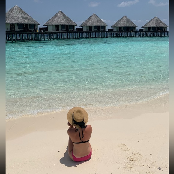 Beautiful hat - Picture 2 of 3